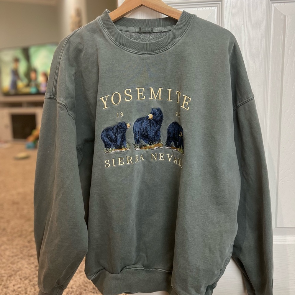 Yosemite Sierra Nevada Green Sweater